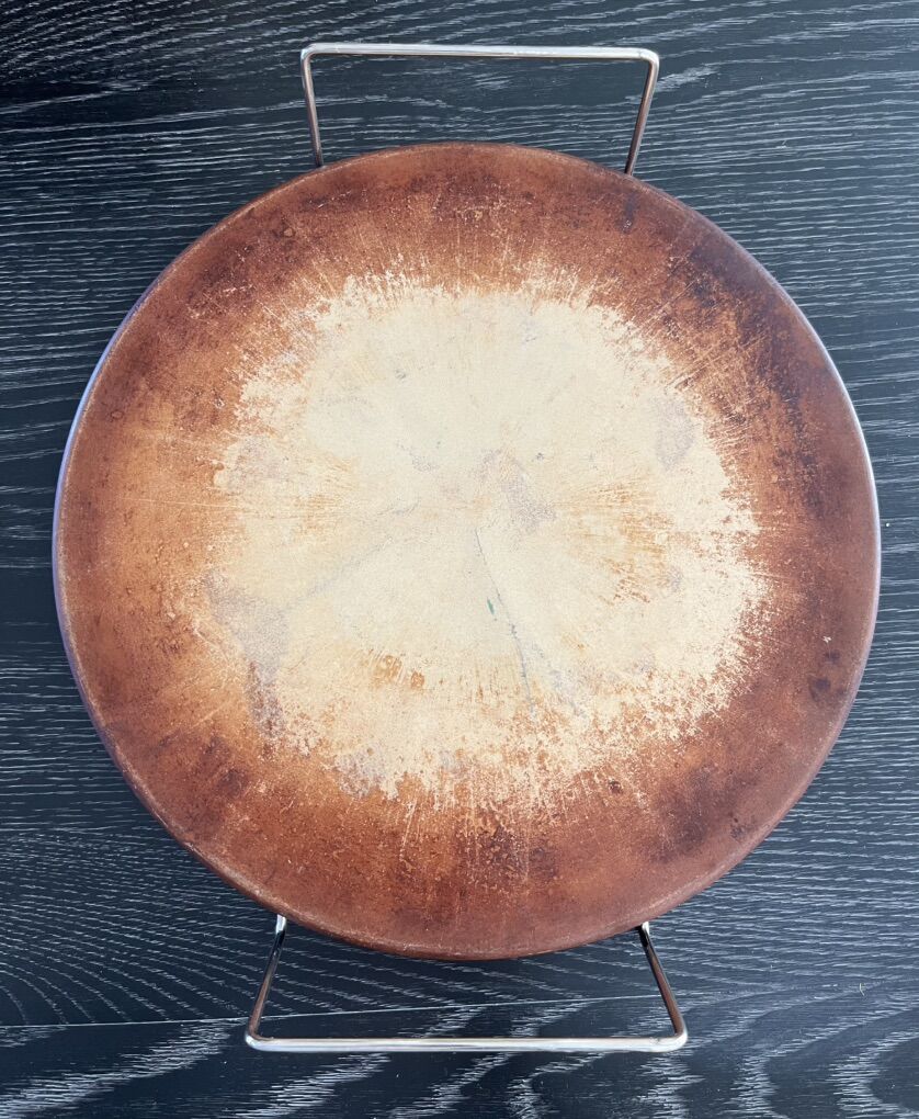 Large pampered chef pizza stone with wire