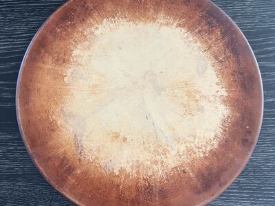 Large pampered chef pizza stone with wire