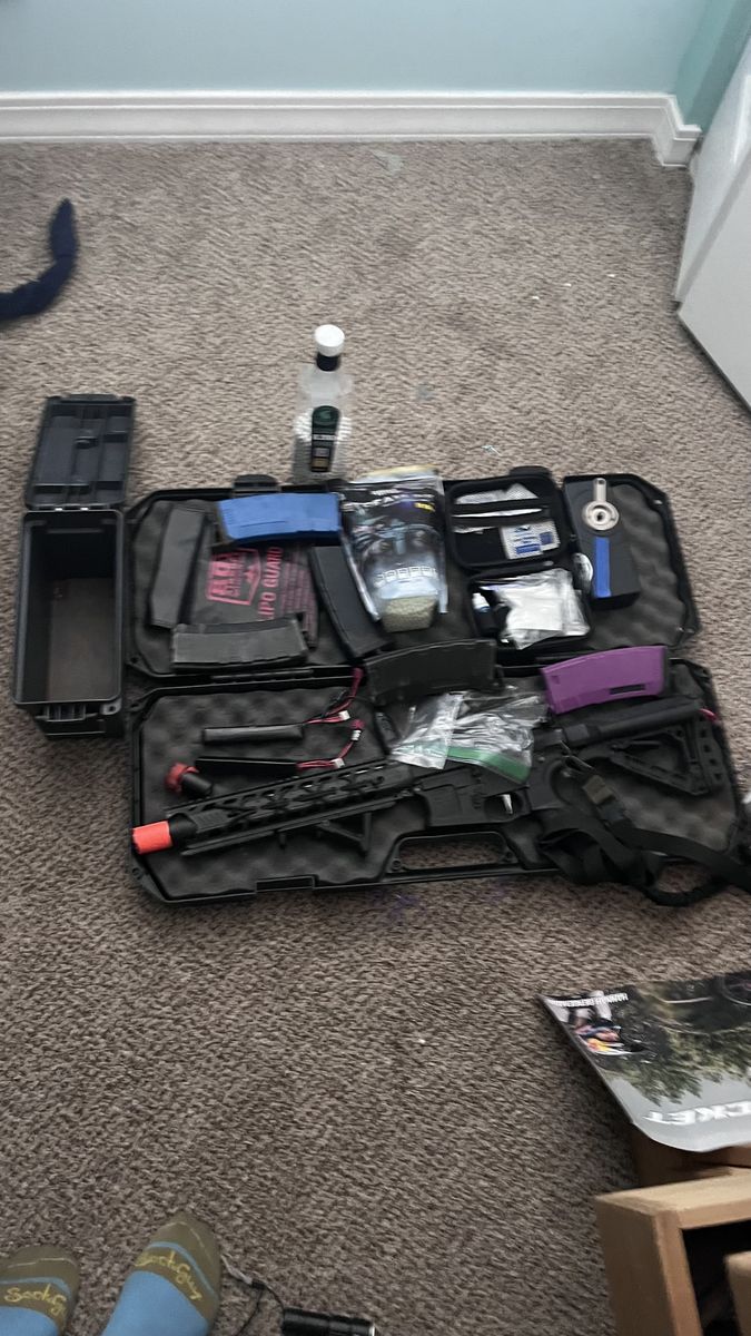g and g combat machine airsoft gun with lots of extras