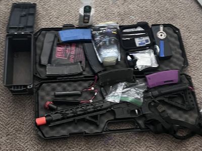 g and g combat machine airsoft gun with lots of extras