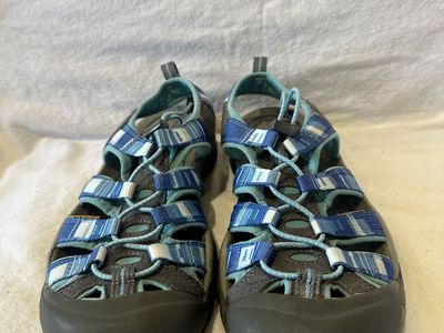 Keen Women’s Size 8.5 Blue WP Hiking Sandals