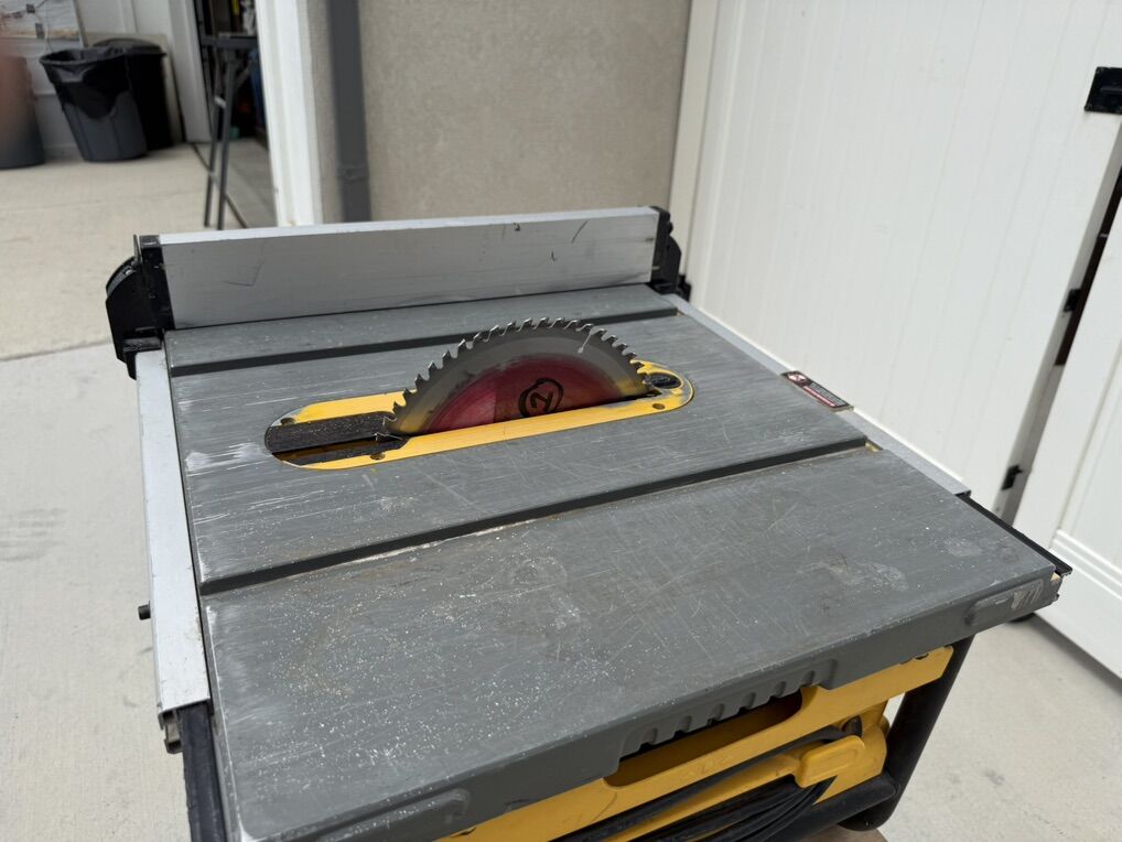 Dewalt 10 Table saw With Stand .
