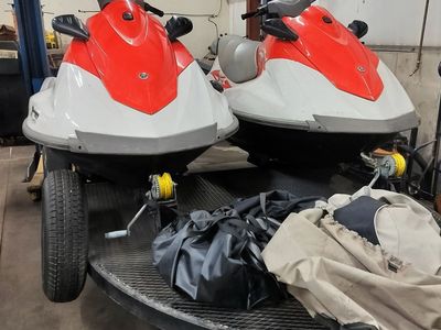2015 Yamaha wave runners v1sport 60 hours & trailer
