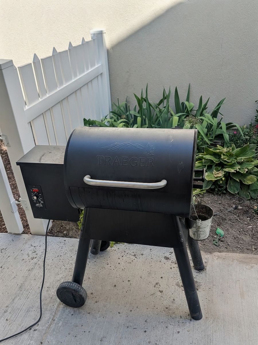 Traeger Tailgater 20 Pellet Smoker + Front Folding Shelf