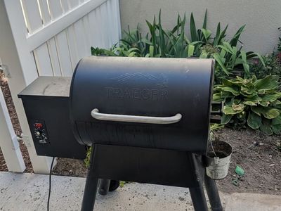Traeger Tailgater 20 Pellet Smoker + Front Folding Shelf