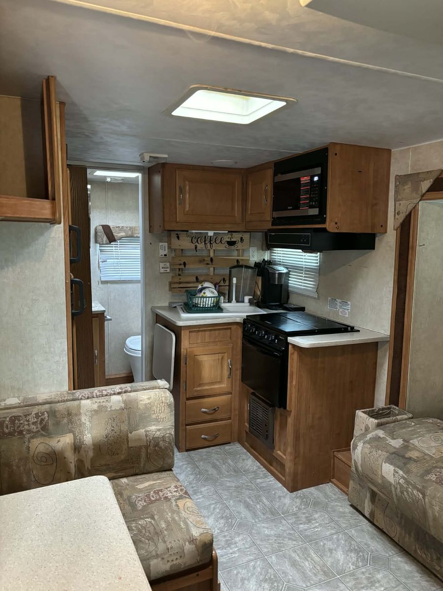 2007 Salem Camping trailer 25’