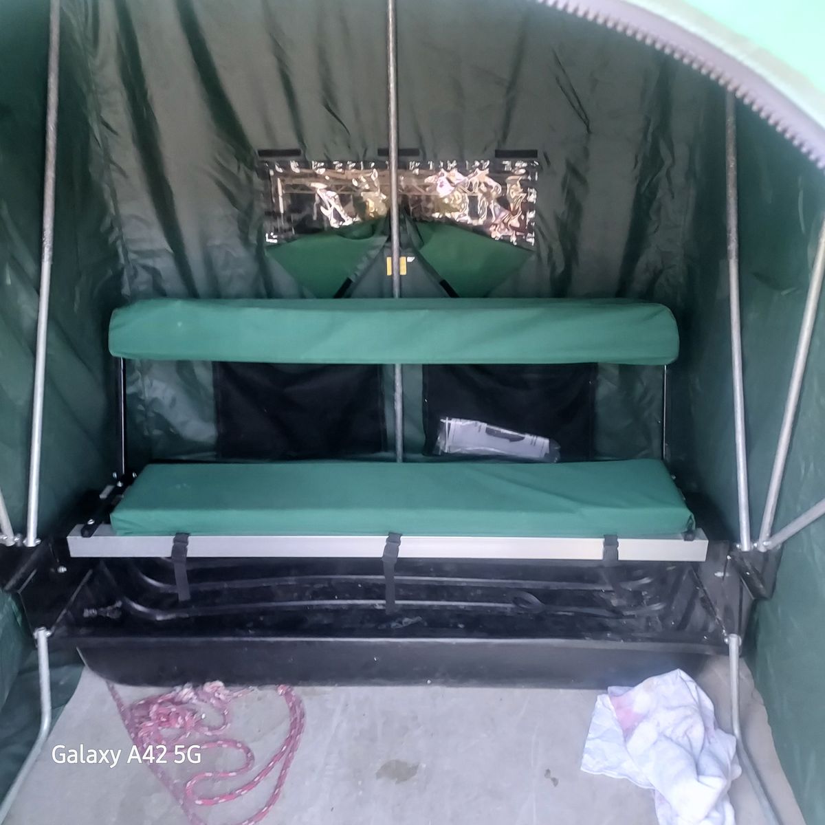 Ice fishing tent