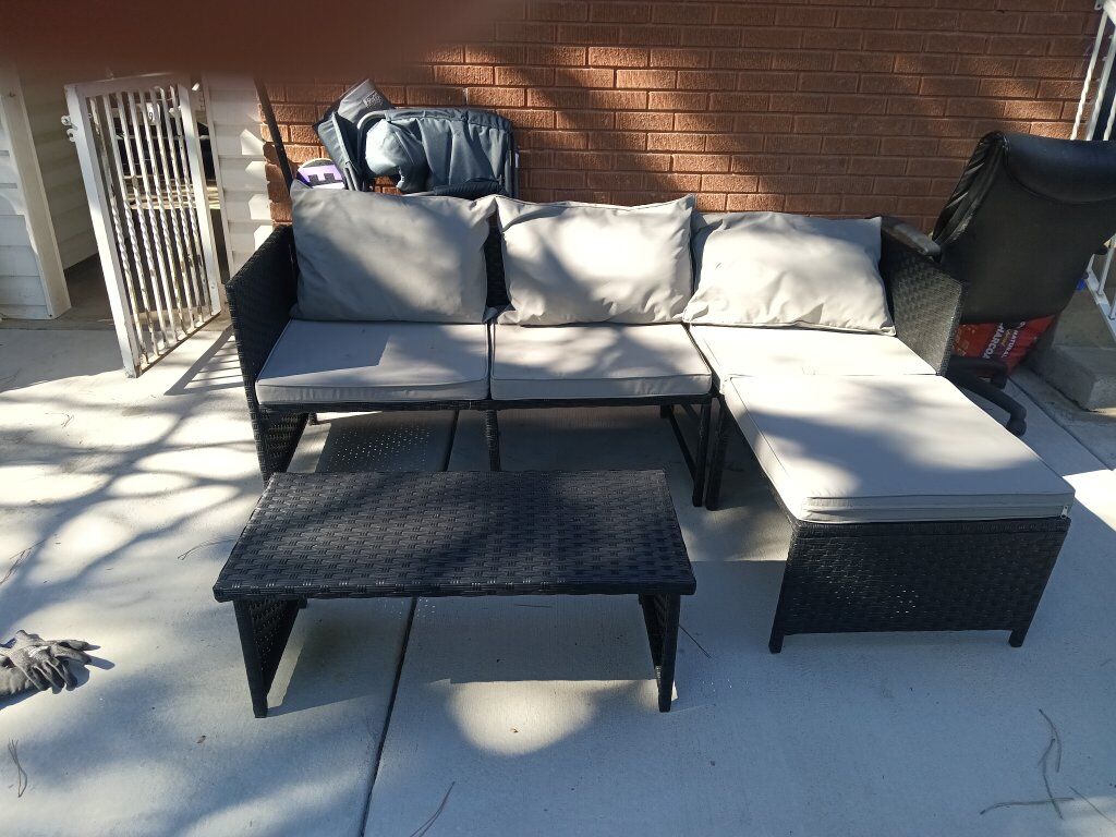 outdoor sectional and foot rest