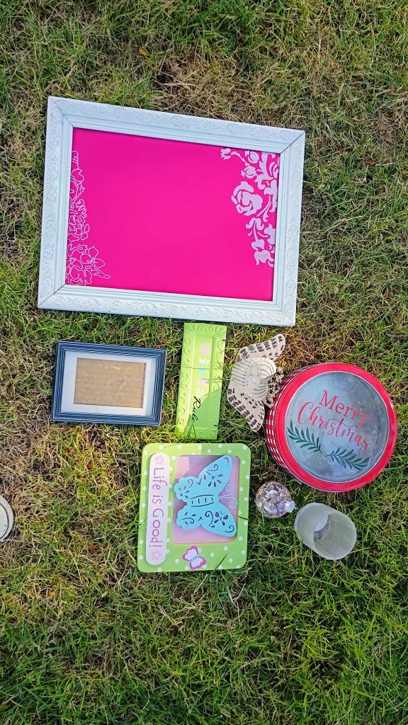 Misc wall decor / pin board / Christmas items