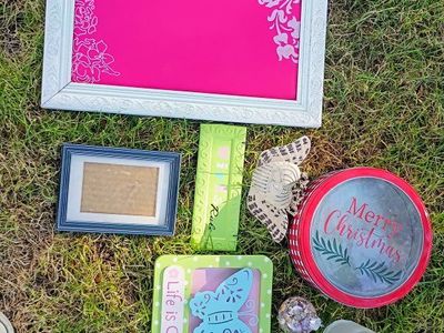 Misc wall decor / pin board / Christmas items