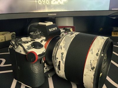 Sony A7iii and 85mm lens.