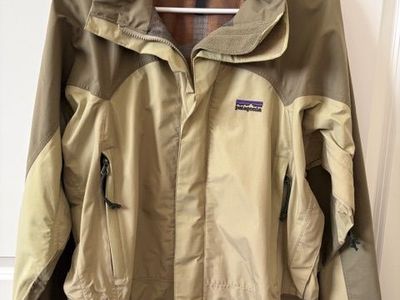 2001 Patagonia Primo Gore-Tex jacket (NWOT)