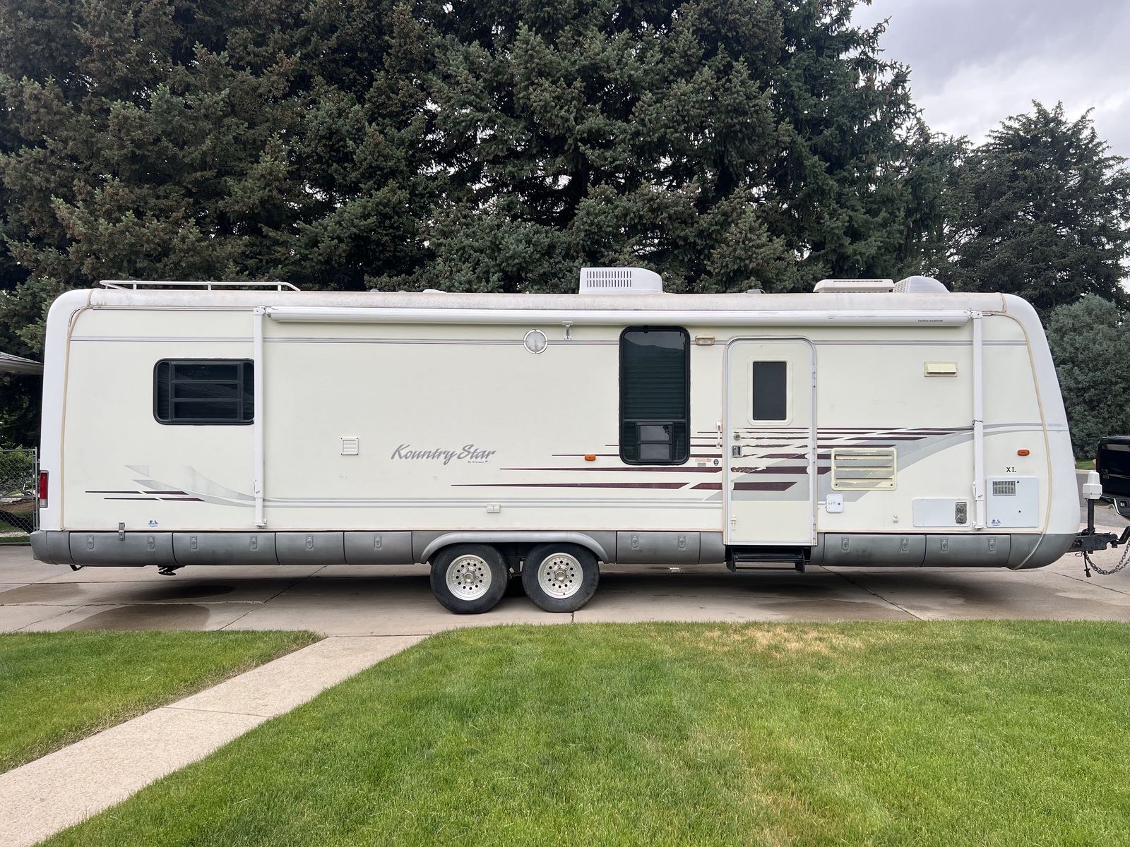 1998 Newmar Kountry Star 4 Season w/ Slide Out