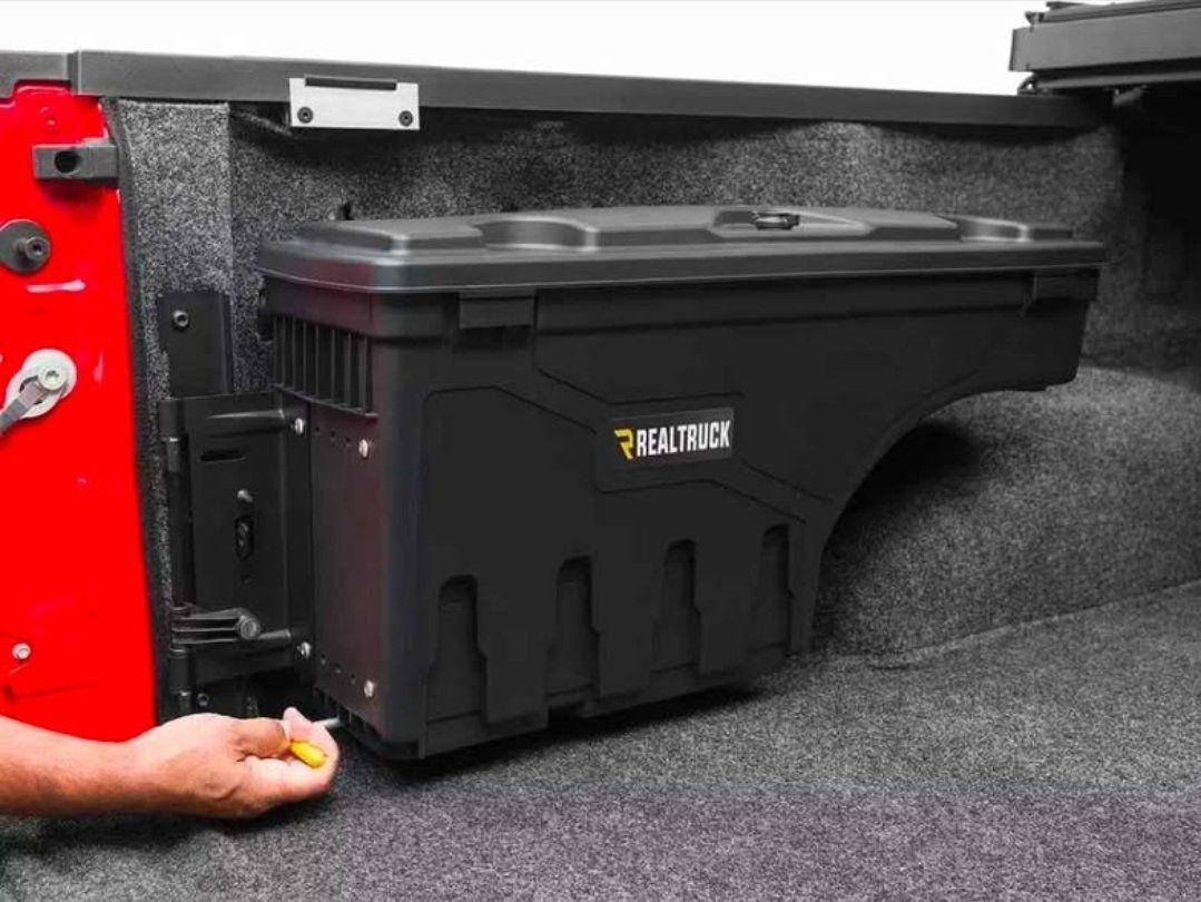 UnderCover SwingCase SC300D Truck Bed Storage Box - New #325