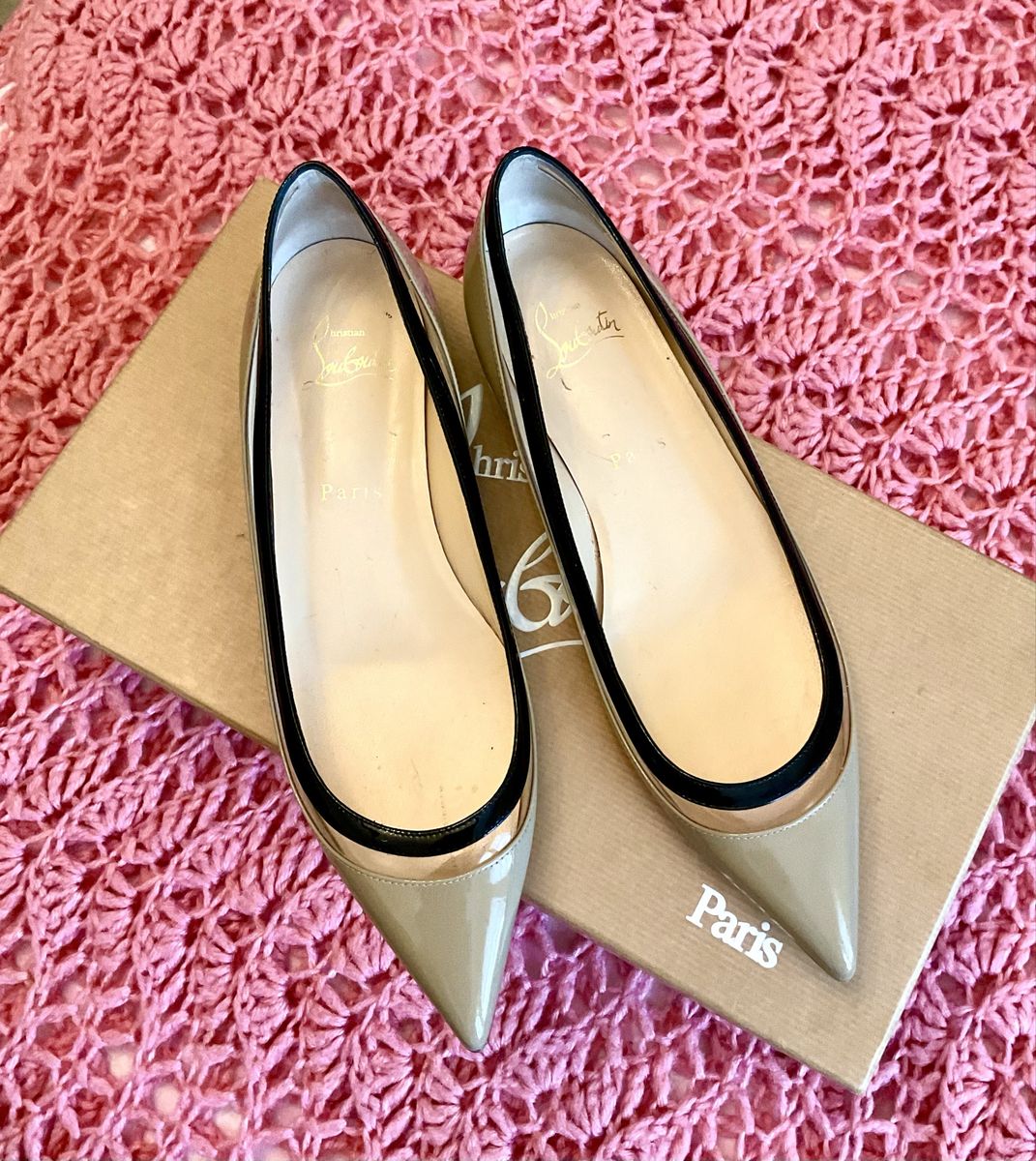 Christian Louboutin Paulina Flat Nude Patent Leather PVC Pumps, EU 38 / US 8, Minor Creasing