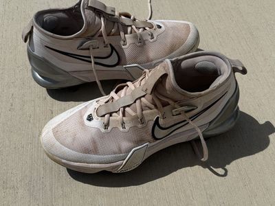 Nike trout baseball spikes