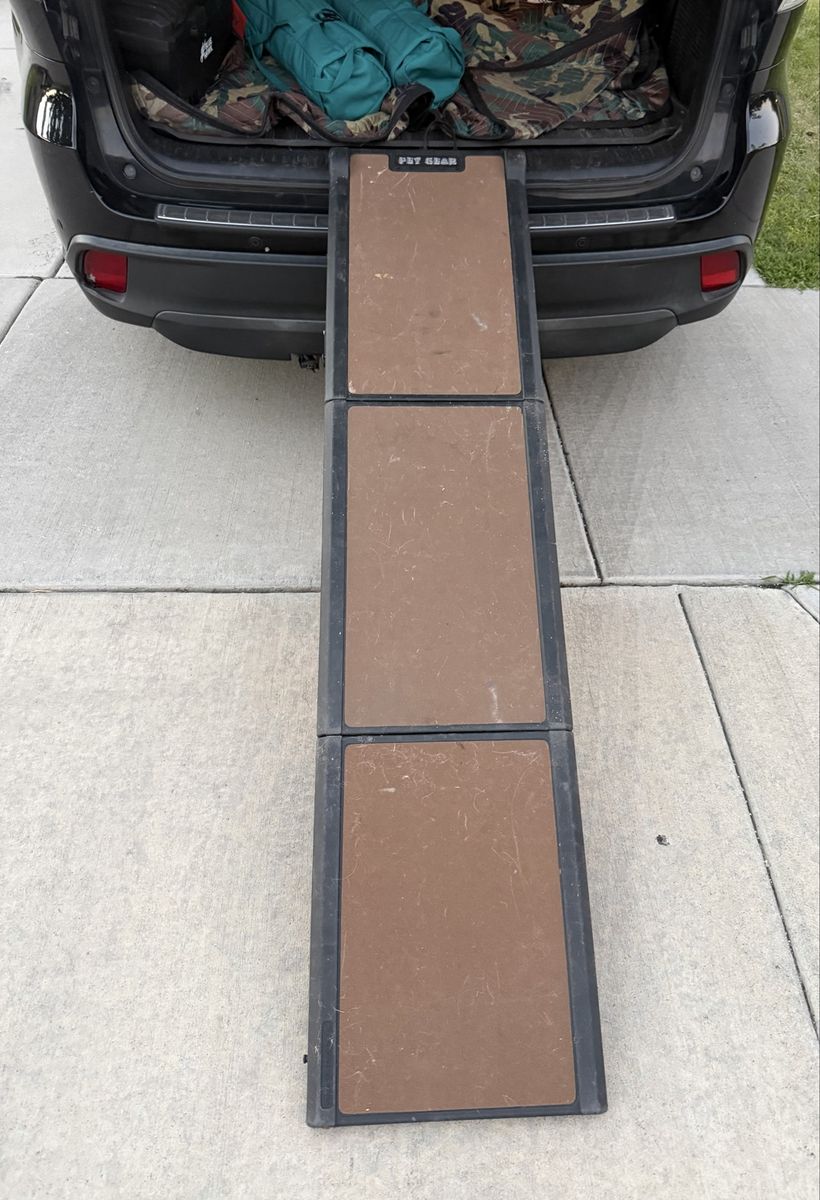 Pet Gear Folding Tri-Fold Vehicle Pet Ramp - Brown/Black