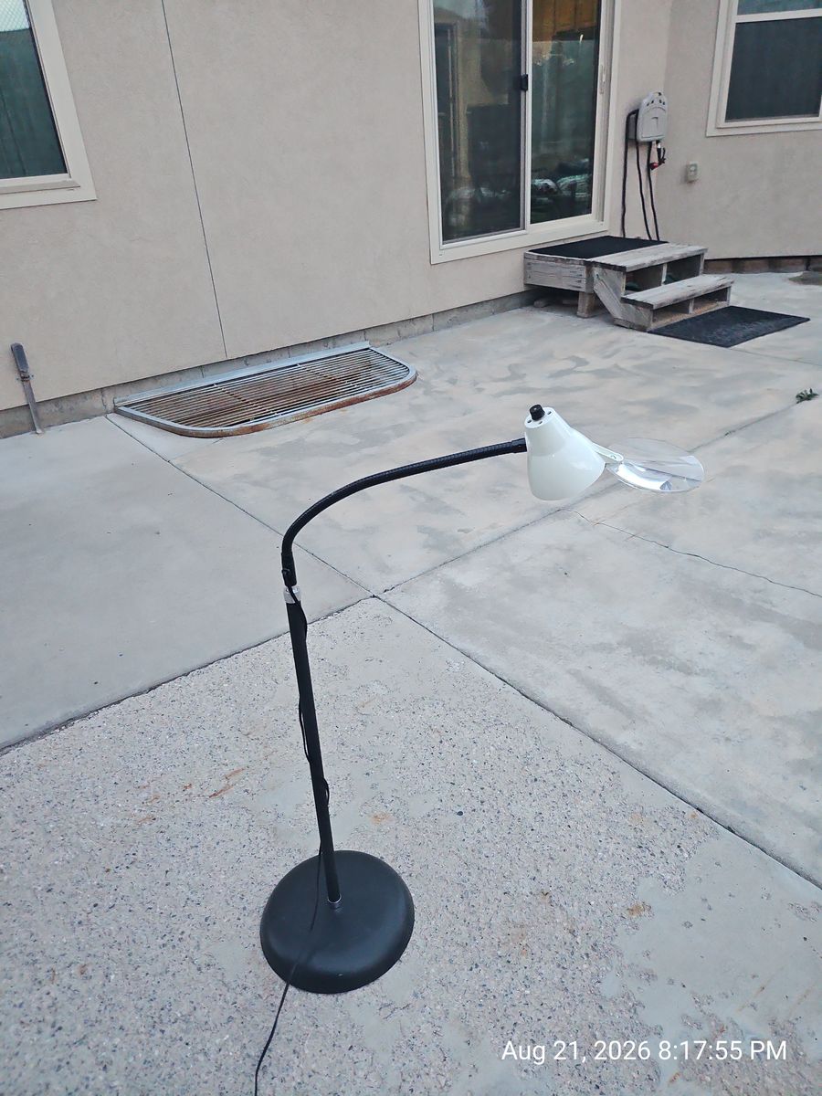 LS&S Big Eye 2X Magnifying Floor Lamp