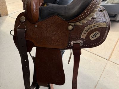 Cowgirl up western barrel saddle