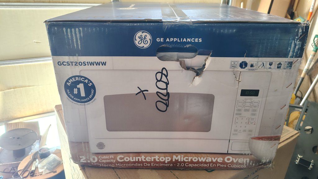GE Countertop Microwave Oven 2.0 Cu. Ft. White GCST20S1WWW New in Box