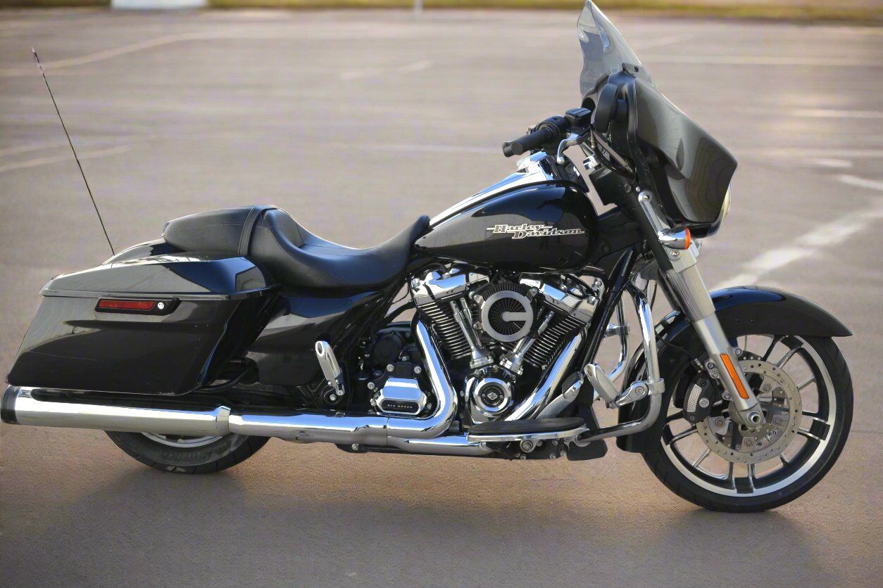 2017 Harley Davidson Street Glide 107 - WARRANTY INCLUDED - FLHX