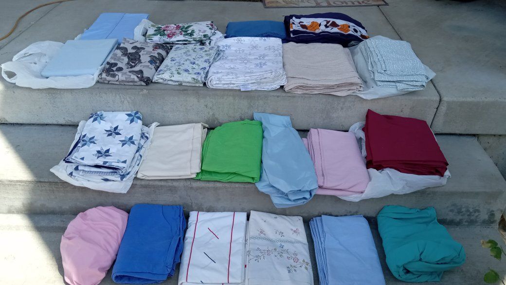 Twin Sheet Sets & Individual Sheets – Clean, No Stains