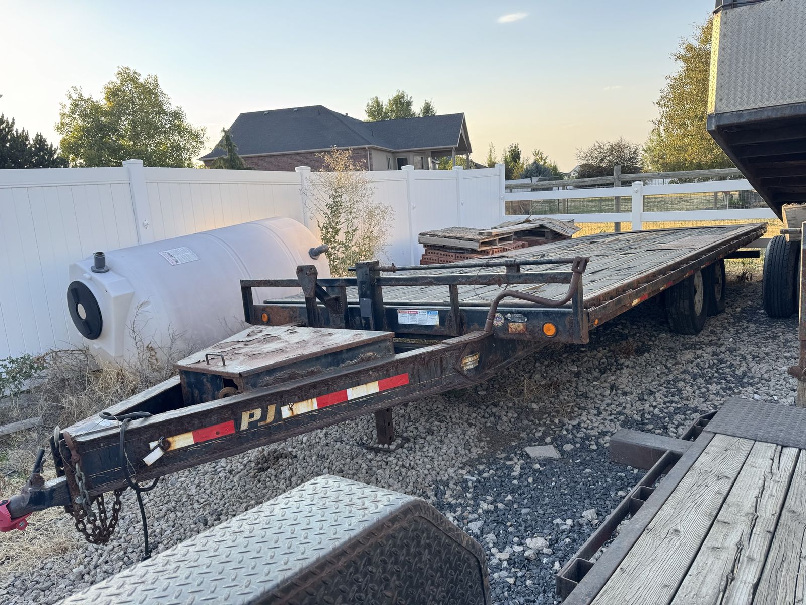 22’ PJ Deck-over 14K Hydraulic Tilt