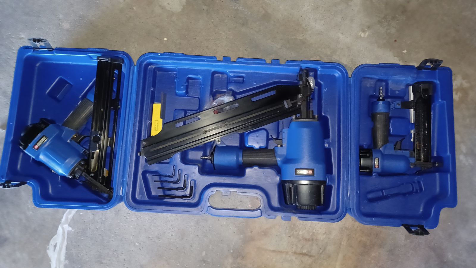 NAILER SET. CAMPBELL HAUSFELD