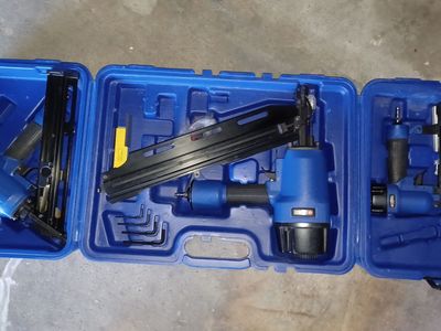 NAILER SET. CAMPBELL HAUSFELD