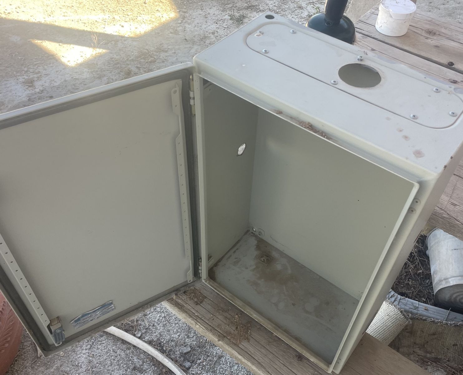 Rittal AE1038-600 Enclosure 2 Cam Locks Carbon Steel Type 4 15" X 23.6" X 8.27"