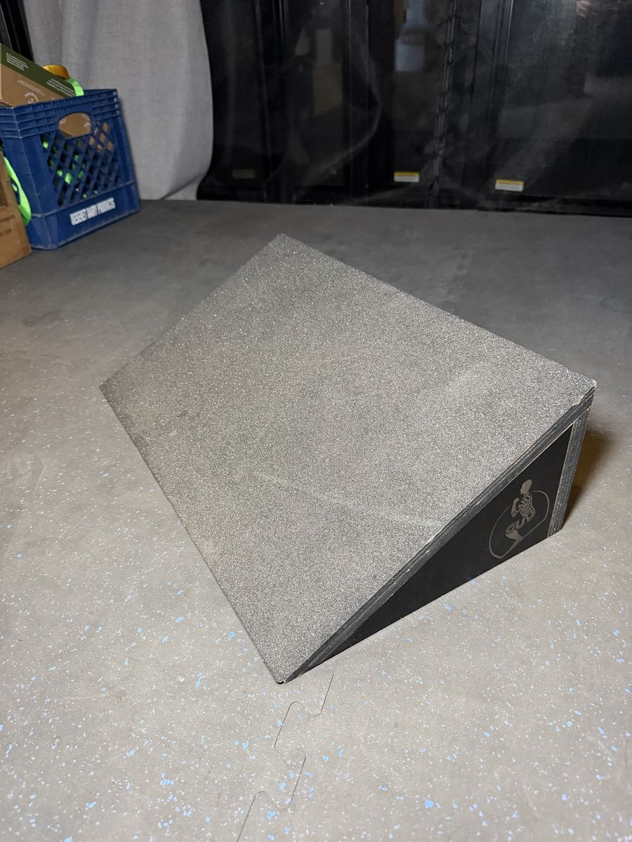 Slant Board Guy – Squat Wedge / Slant Board