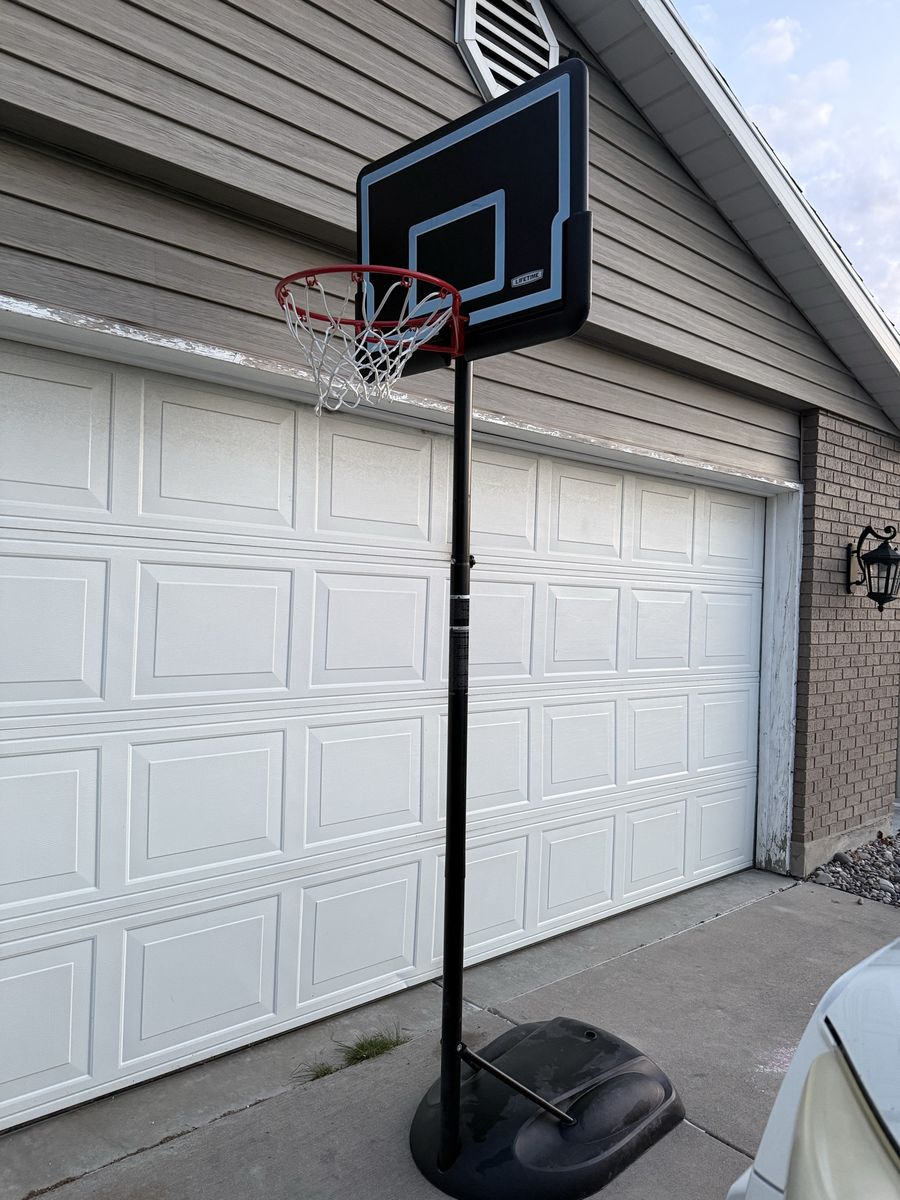 Lifetime Basketball Hoop