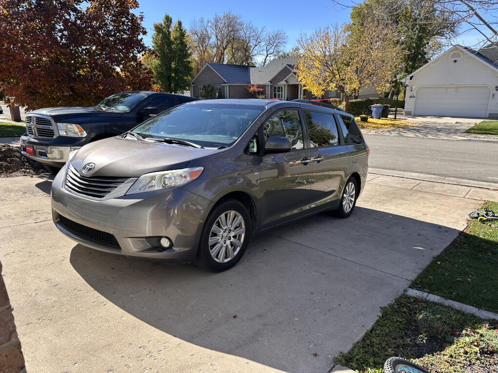 2017 Toyota Sienna XLE 7 Passenger