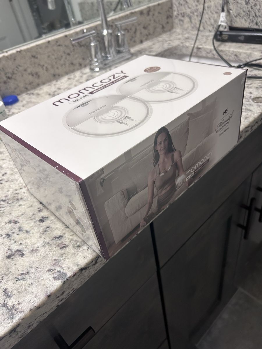 Momcozy M5 Wearable Breast Pumps Double Hands-Free Electric Pump Set