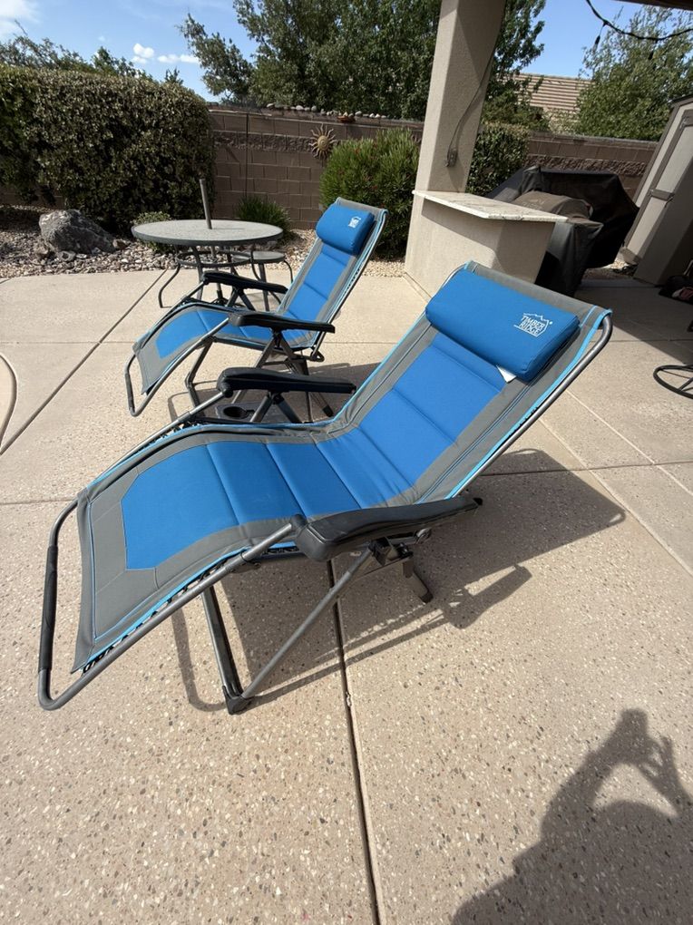 Timber Ridge Zero-Gravity Lounger With Side Table