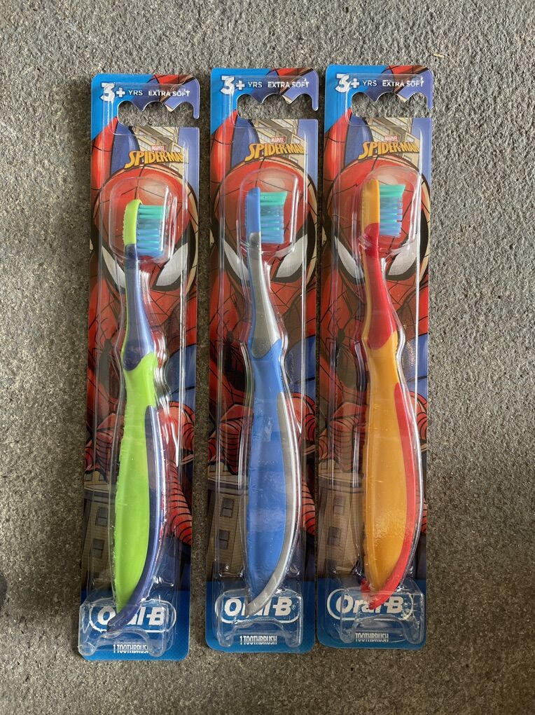 Oral-B Kid Toothbrushes Brand New Sealed