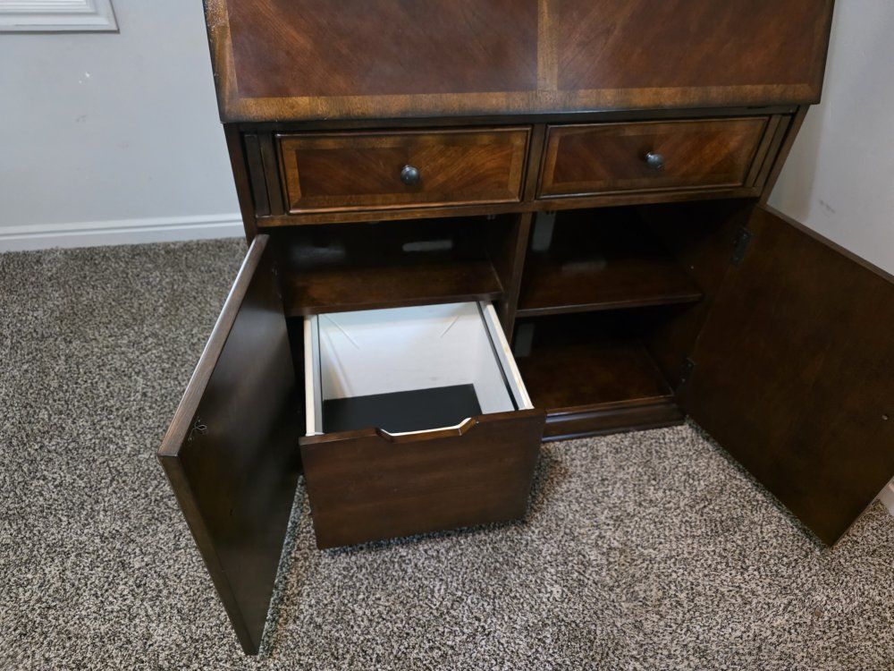 Main image 6