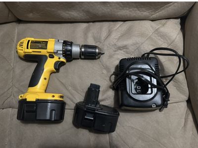 1 drill, charger with 2 batteries 14.4 V DEwalt