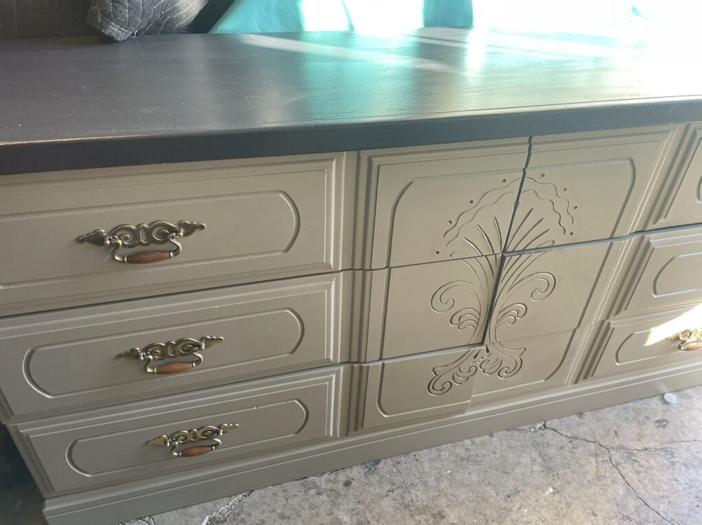6 DRAWER DRESSER