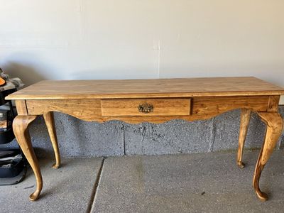 Thomasville-Entry way table