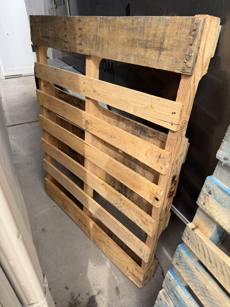Free Wooden Pallets