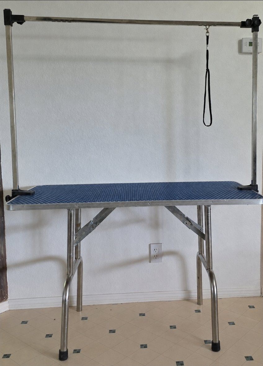Grooming Table
