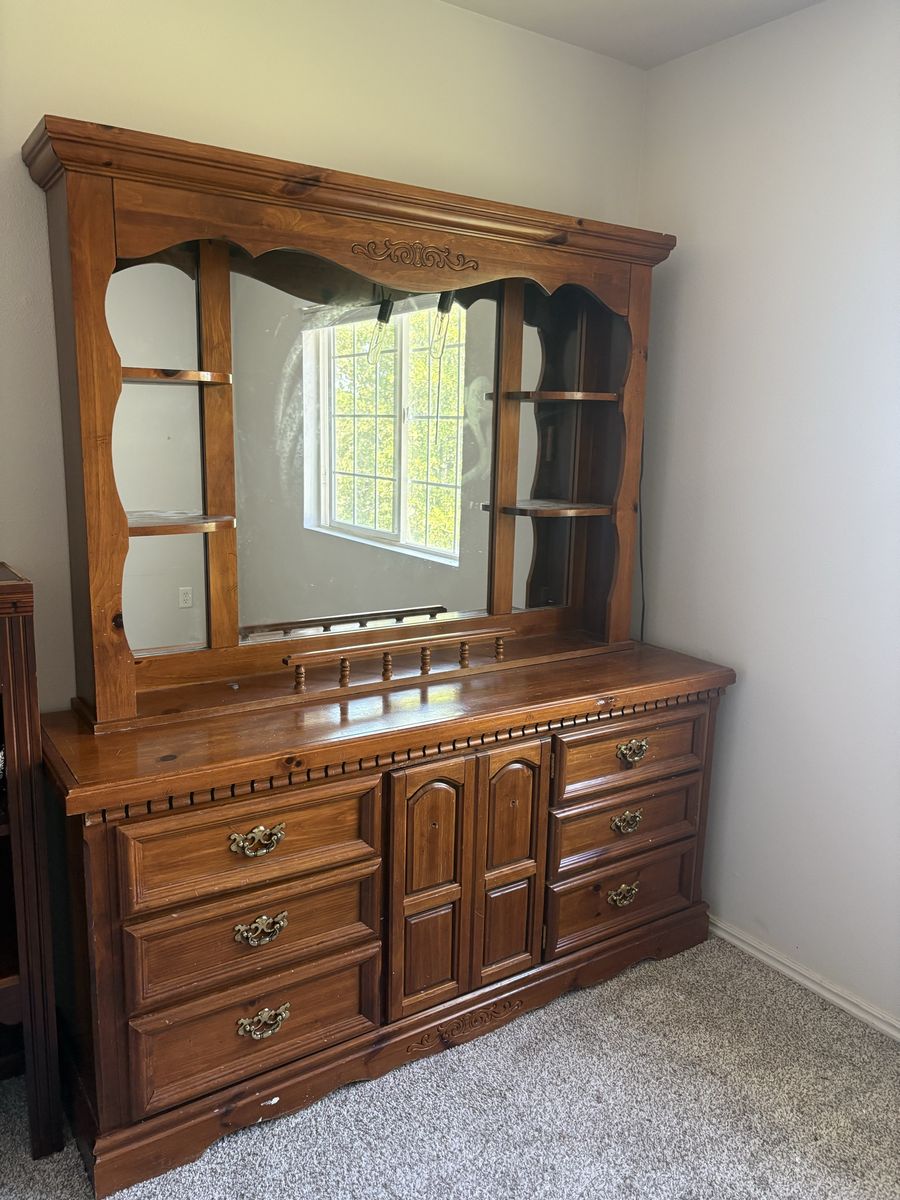 Broyhill dresser with mirrored hutch