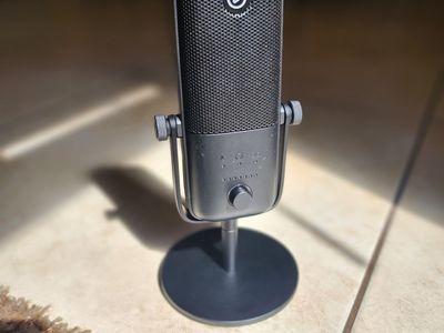 Elgato Wave:3 USB Condenser Microphone with Desktop Stand