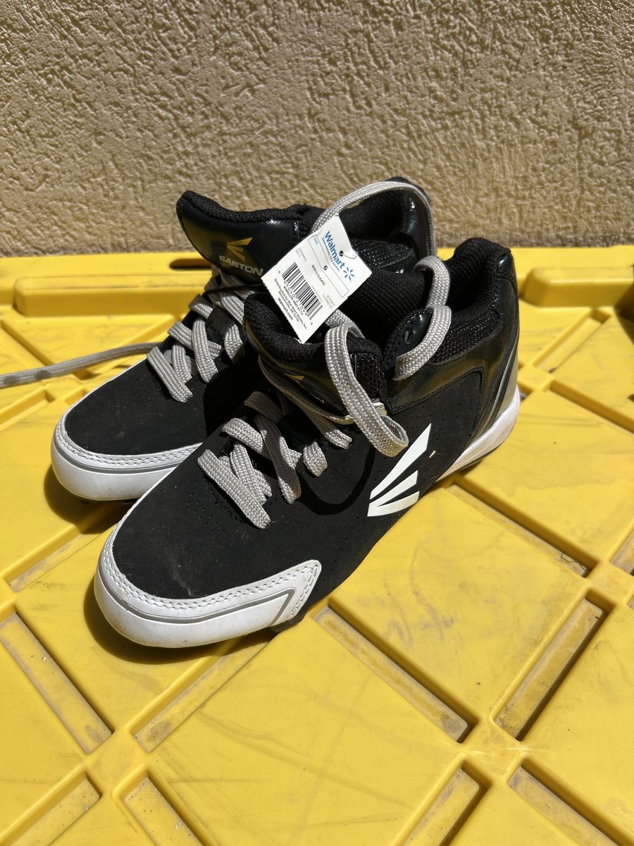Baseball cleats