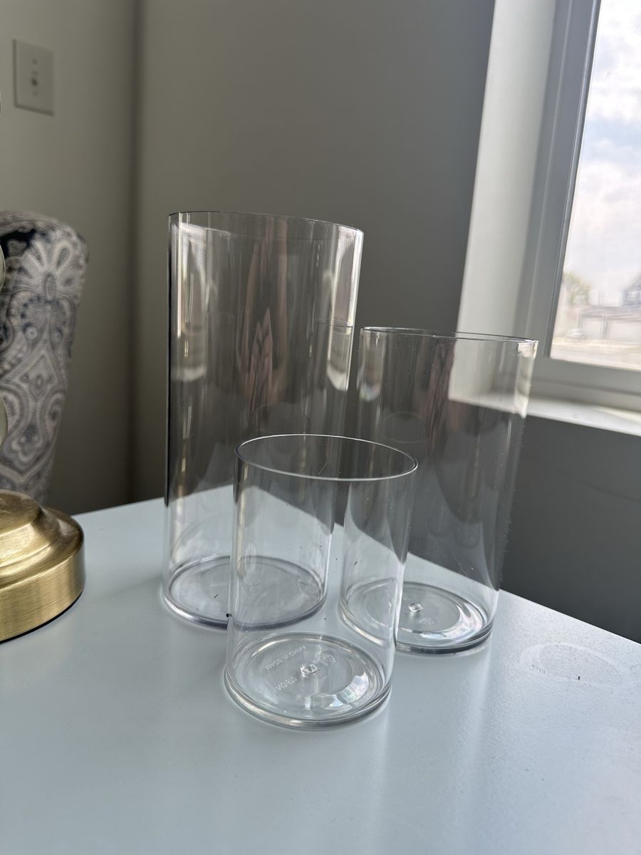 8 sets of 3 varied hight vases *plastic
