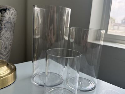 8 sets of 3 varied hight vases *plastic