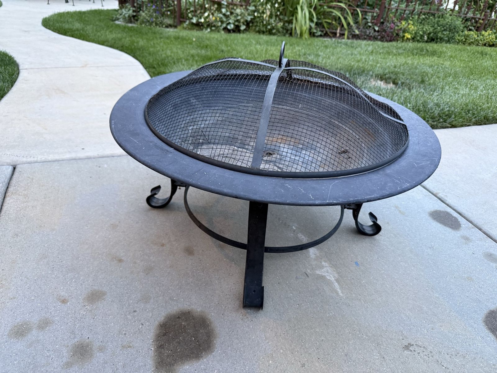 Fire pit with scrolled legs firepit