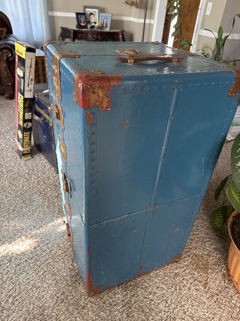 STEAMER TRUNK