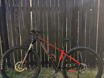 Giant Fathom 2023 29er Hardtail Mountain Bike - Red/Black, Excellent Condition 2023